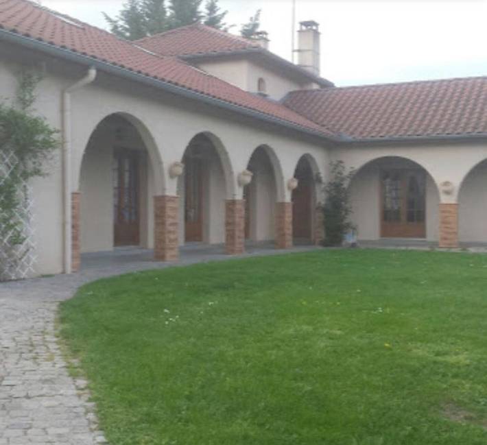 Maison d’hôte pour 4 personnes, avec Balcon et Terrasse ainsi que Jardin et Vue dans Périgneux