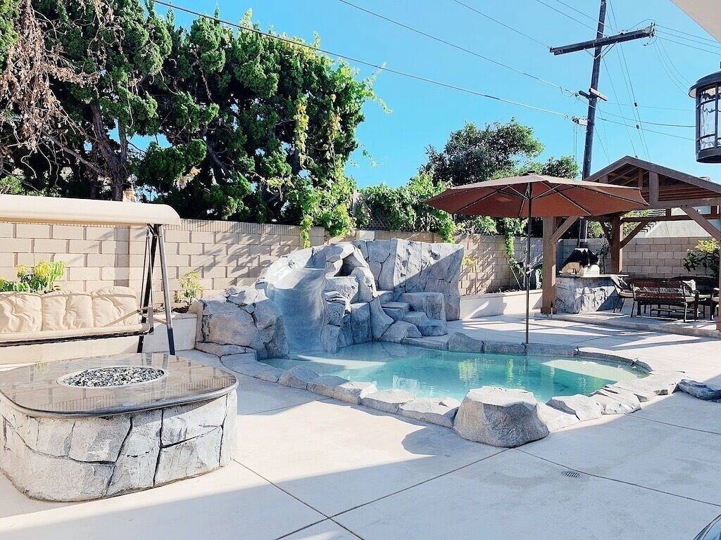 New House 4Be/2Ba, cute Pool/Spa with slide Near Beach, Disneyland For 12! in Westminster, Orange County