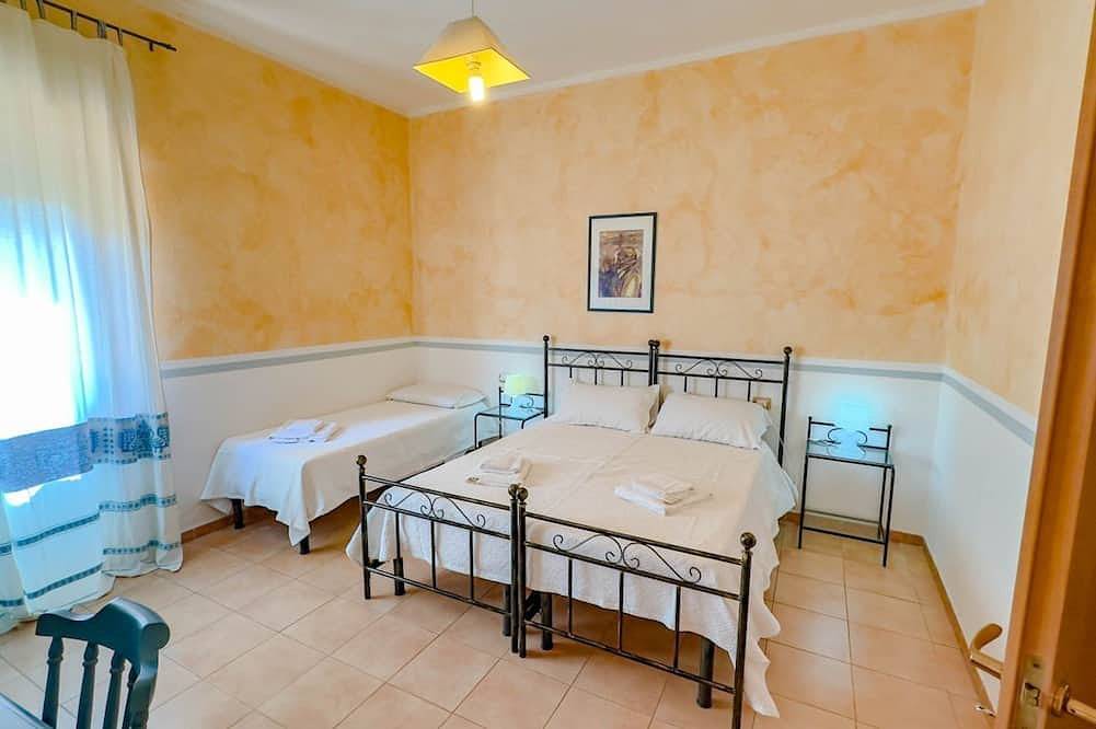 Entire apartment, Su Recreu 'E Mare 201- Triple room in Bosa Marina, Planargia