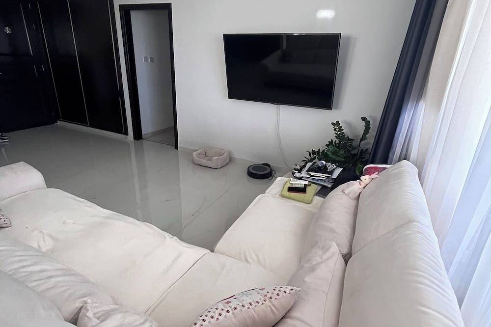 Entire apartment, 3 bedroom apartment in Mackenzie area of Larnaca in Larnaca, Larnaca District