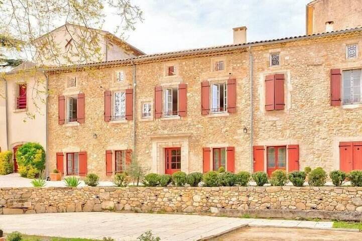 Gîte pour 8 personnes, avec piscine et jardin, animaux acceptés à Lagamas