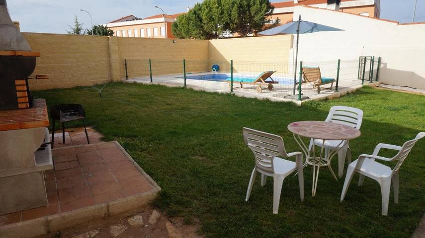 Casa de vacaciones para 15 personas, con jardín además de vistas y piscina, Se admiten mascotas en Provincia de Cuenca - 3