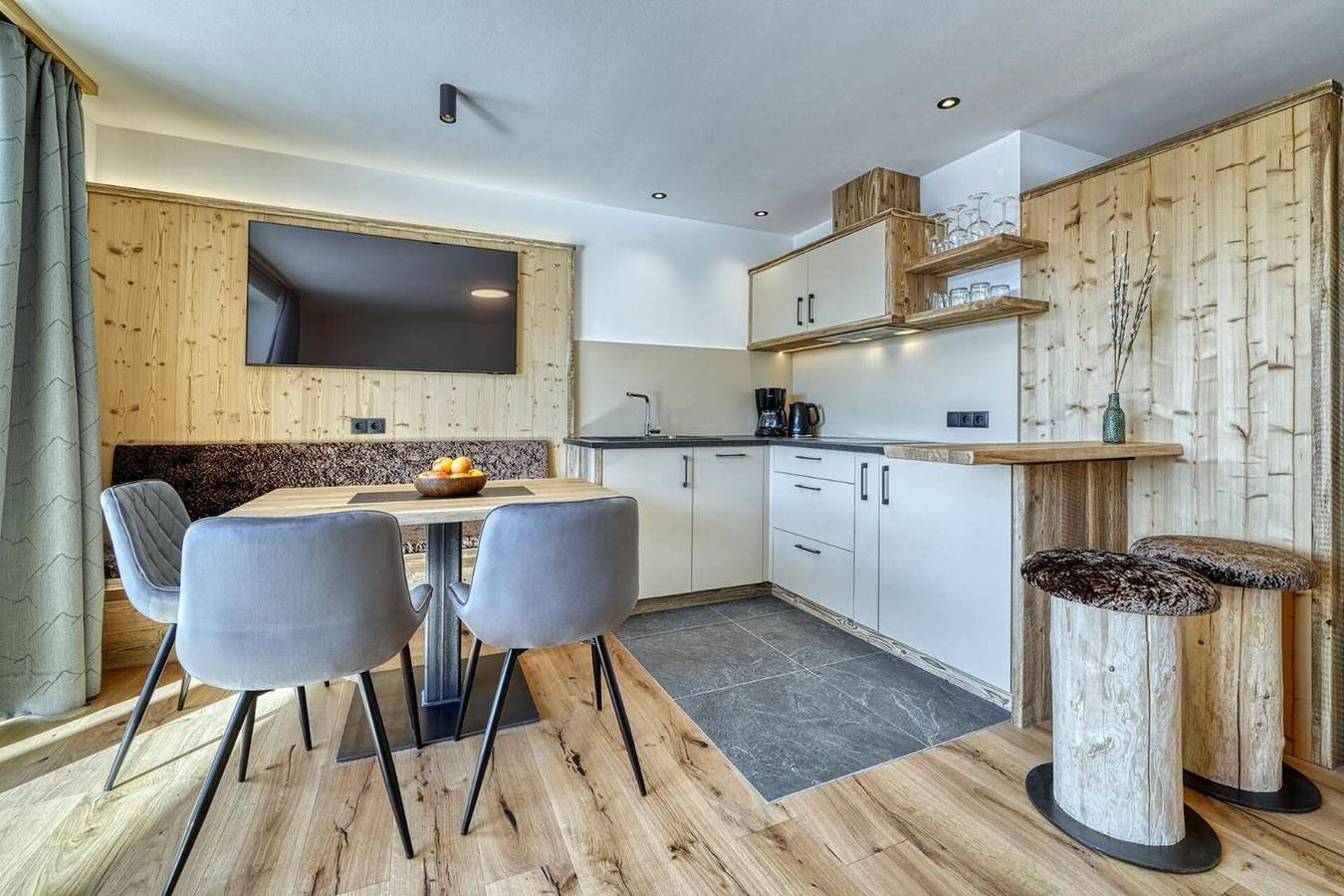 Ganze Wohnung, Apartment 'Hinterrainerhof - Lodge Apis' mit Bergblick, Gemeinschaftsgarten und Wlan in Hafling, Sarntaler Alpen