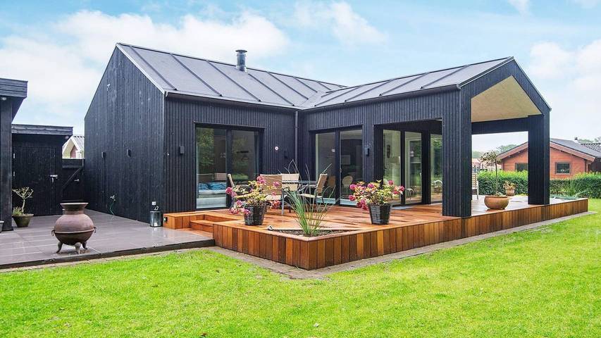 Ferieudlejning for 6 personer, med sauna og terrasse, husdyr tilladt i Pøt Strandby