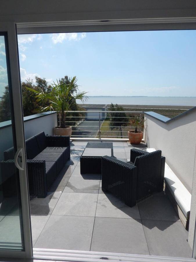 Villa with Sea View in Yves, Région de La Rochelle