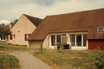 Parc de vacances pour 4 personnes, avec jardin ainsi que piscine et terrasse, animaux acceptés à Mézières-en-Brenne