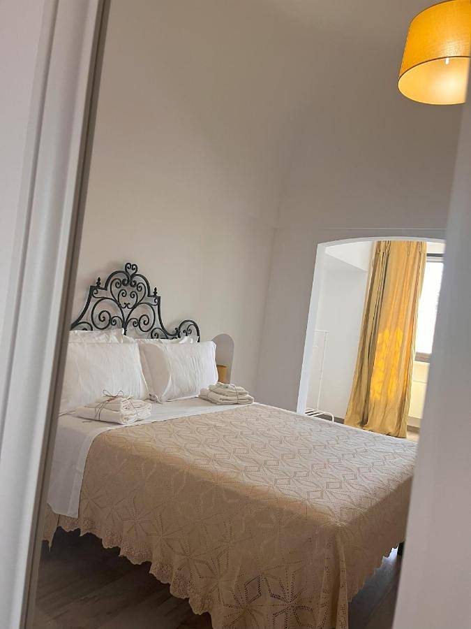 Large Double Room in Castellana Grotte, Provincia di Bari