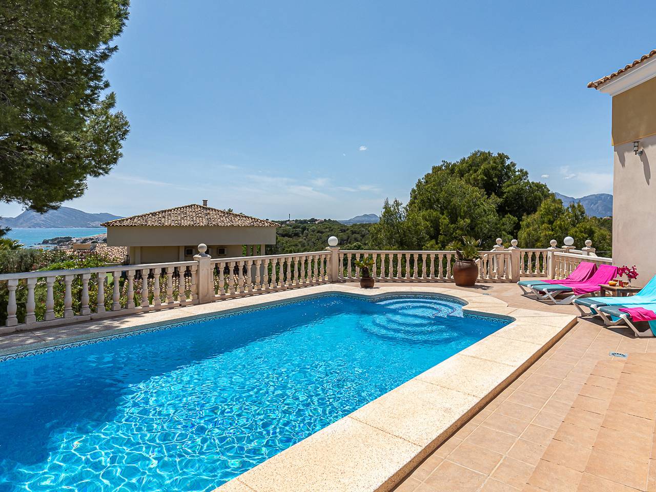 Villa spacieuse avec piscine privée, jardin, 4 ch, proche plage à Altea in Platja L'Olla, Altea
