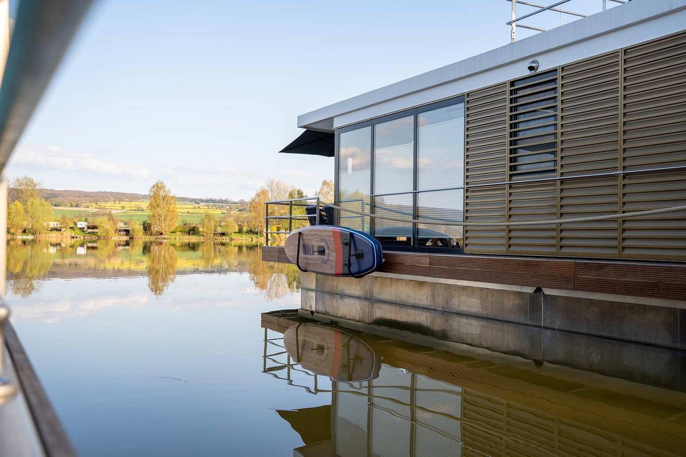 Floatinghouse Dream Boat: Seeblick, Terrasse & Natur pur am See in Höxter, Kreis Höxter