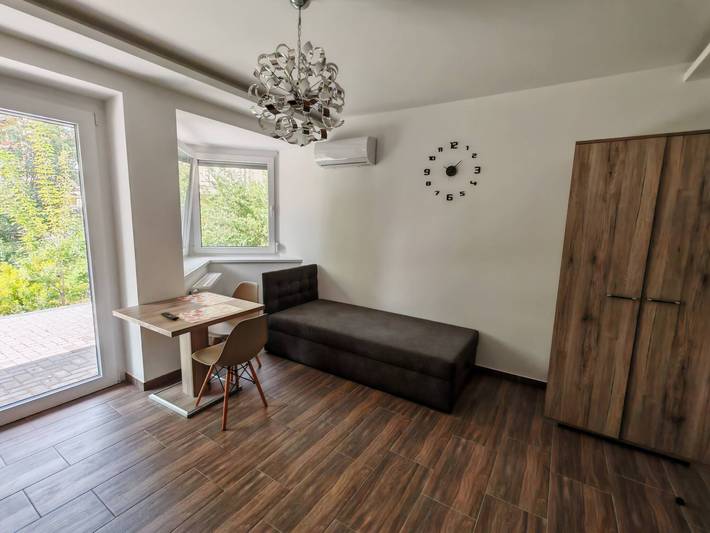 Ganze Wohnung, Charmantes, modern eingerichtetes Studio in einer ruhigen Gegend von Kecskemét in Ketschkemet, Kecskeméti járás