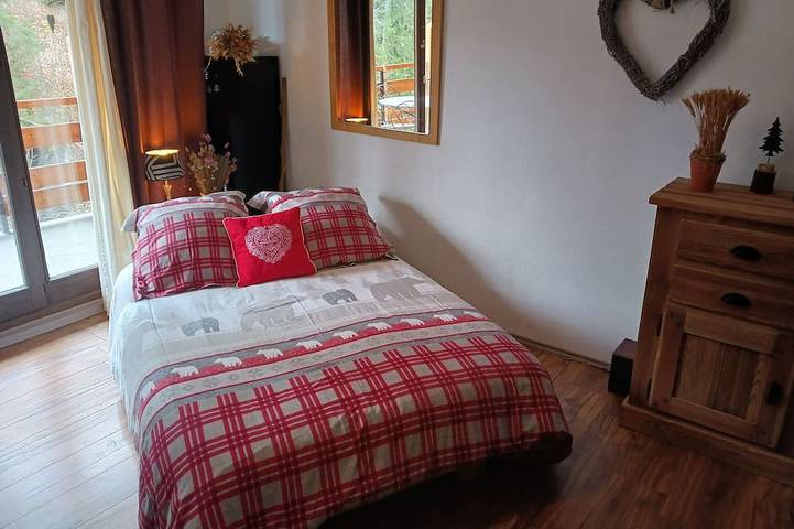 Entire apartment, Little corner of paradise with outdoor pool facing Mont Blanc in Saint-Gervais-les-Bains, Pays du Mont-Blanc