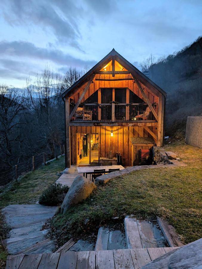 Chalet pour 13 personnes, avec Balcon et Jacuzzi ainsi que Terrasse et Jardin