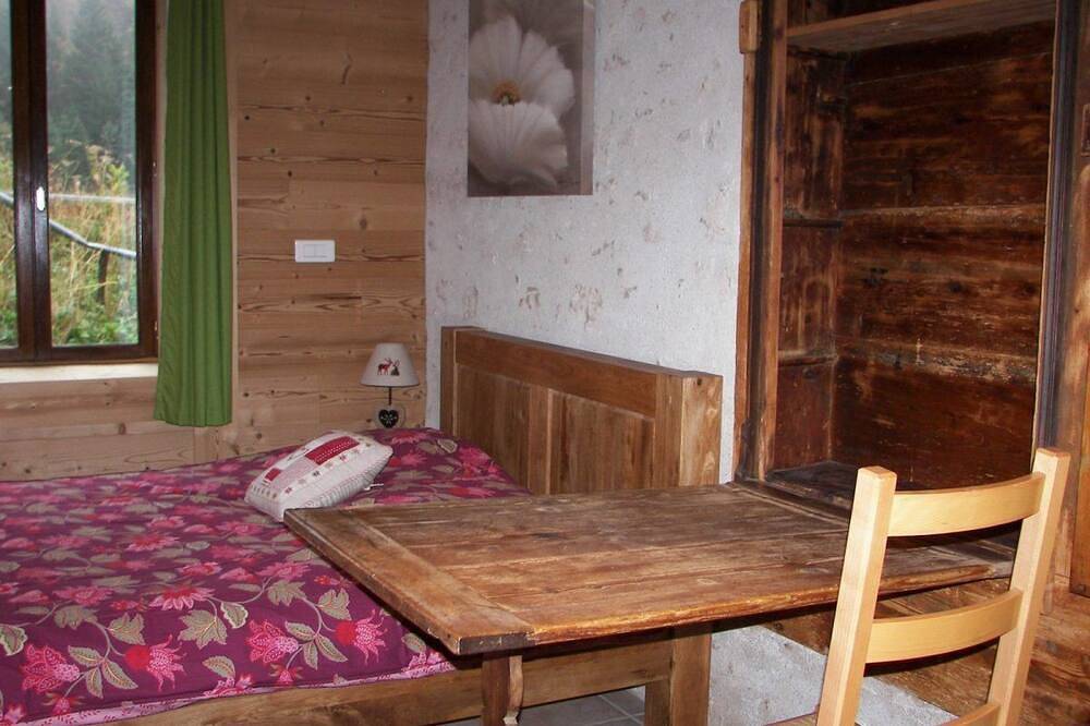 Refuge Sous La Joux - Gîte La Pourvoirie in Les Moussières, Parc naturel régional du Haut-Jura