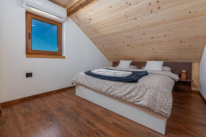 Stunning home in Prvan Selo with sauna in Lika-Senj