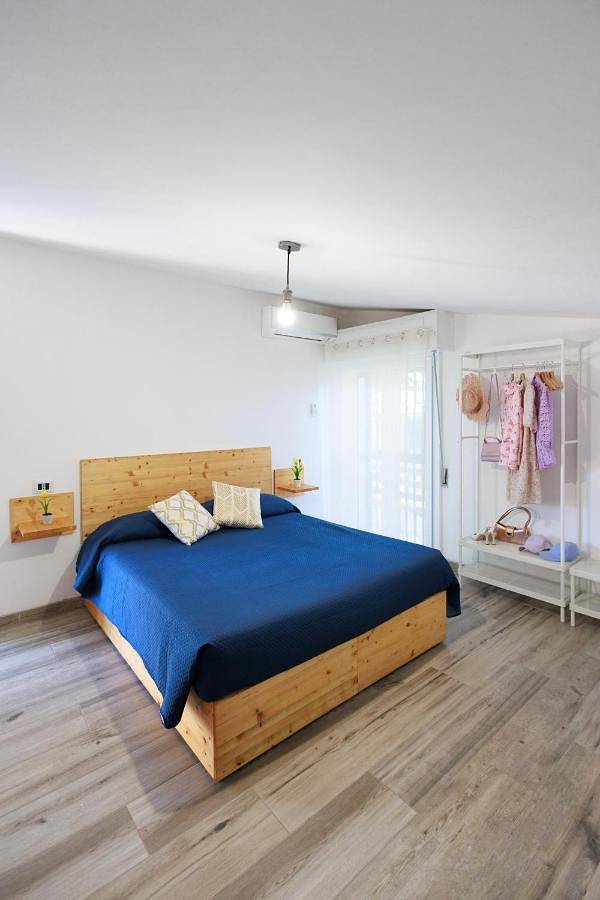 Appartamento per 11 persone, con balcone e giardino a Anzio