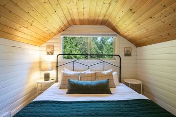 Log Cabin for 6 Guests in Alberni Clayoquot, Picture 4