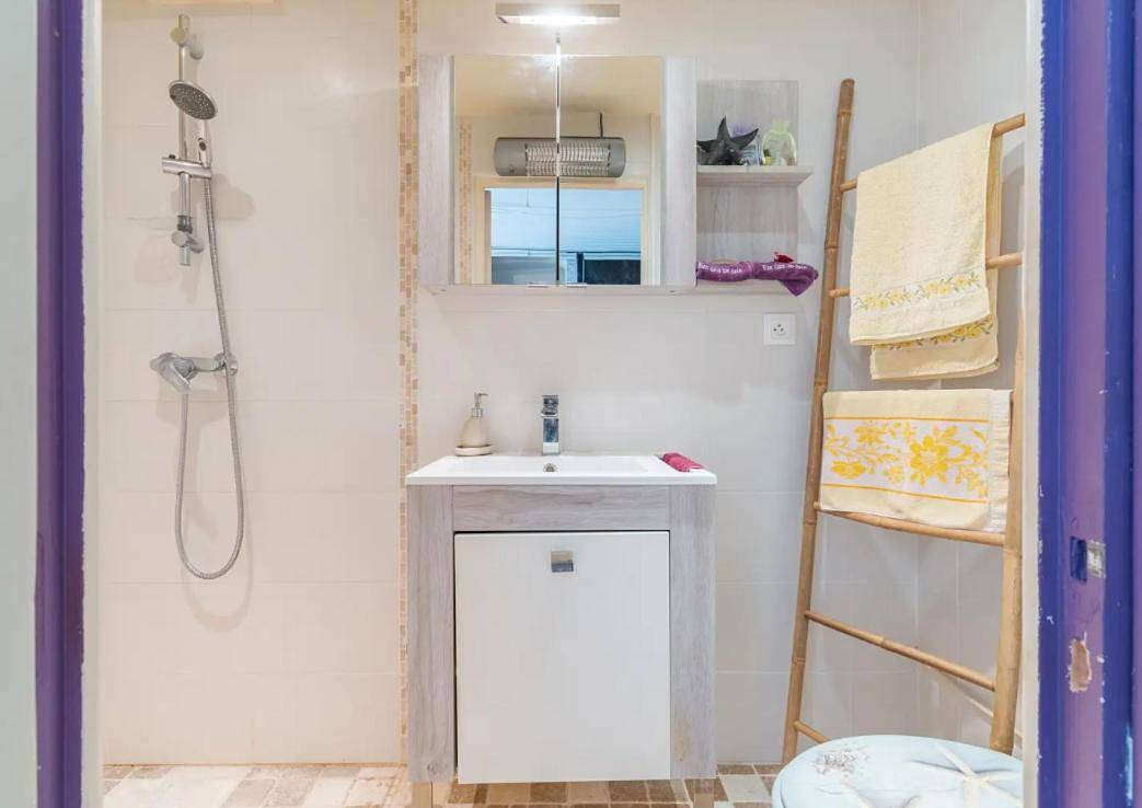 Double Room with Garden View in Pélissanne, Région d'Aix-en-Provence