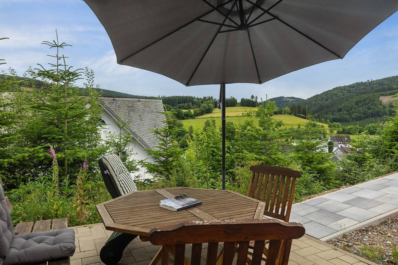 Ferienhaus 'Ferienhaus Alpenzauber' mit Bergblick, privater Terrasse und Wi-Fi in Lennestadt, Sauerland