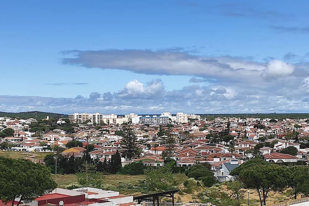 Apartamento entero, Estudio 'A 100m de la Playa' con Piscina Compartida, Terraza Privada y Wi-Fi in Matalascañas, Almonte