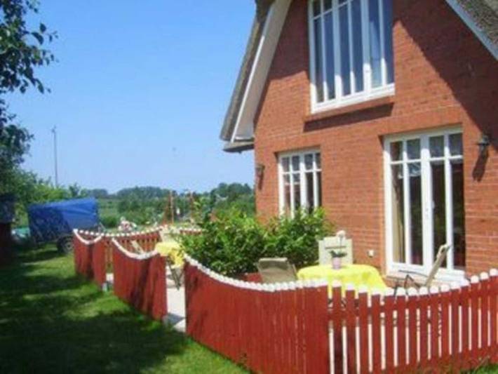 Ferienwohnung für 3 Personen, mit Terrasse und Garten in Ahrenshoop - 2