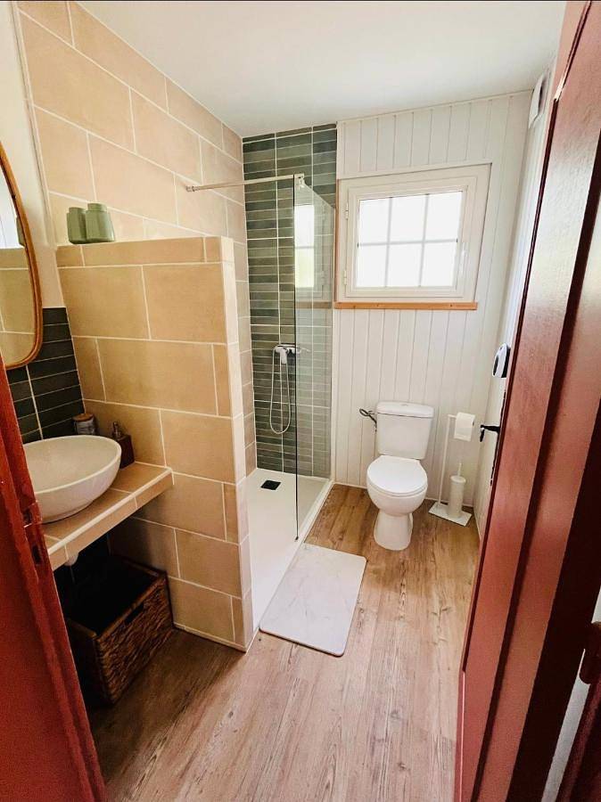 Location de vacances pour 3 personnes, avec terrasse et jardin à Cardan (Gironde)