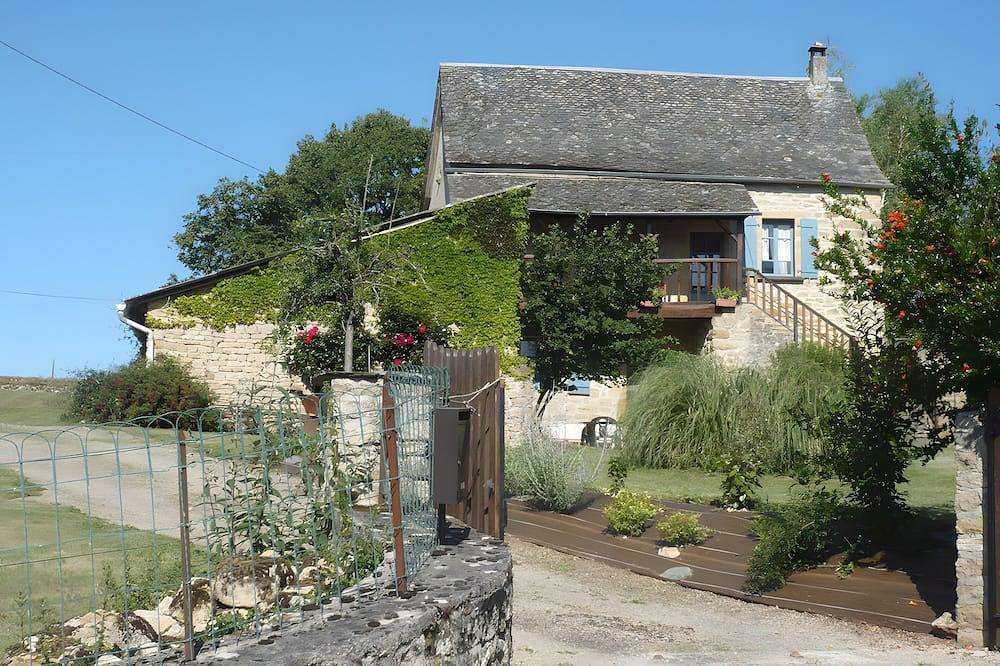 Maison typique, au calme, dans le nord Aveyron in Coubisou, Parc naturel régional de l'Aubrac