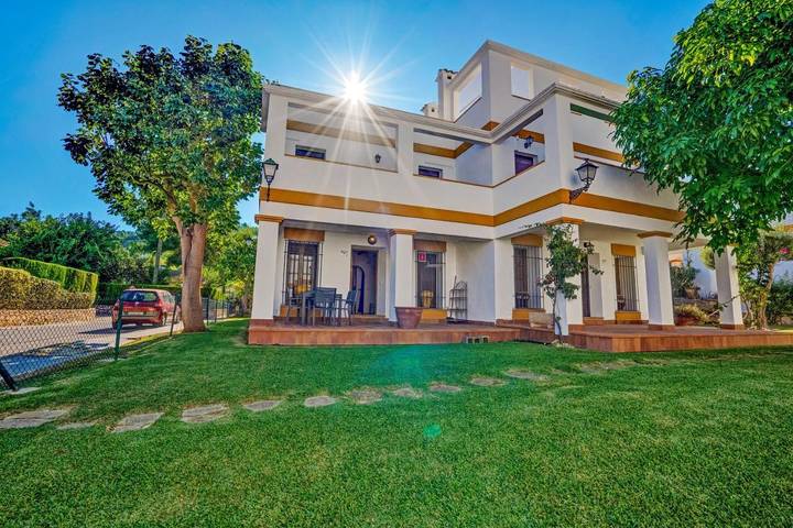 Casa de vacaciones para 4 personas, con vistas además de piscina y jardín, Se admiten mascotas - 1