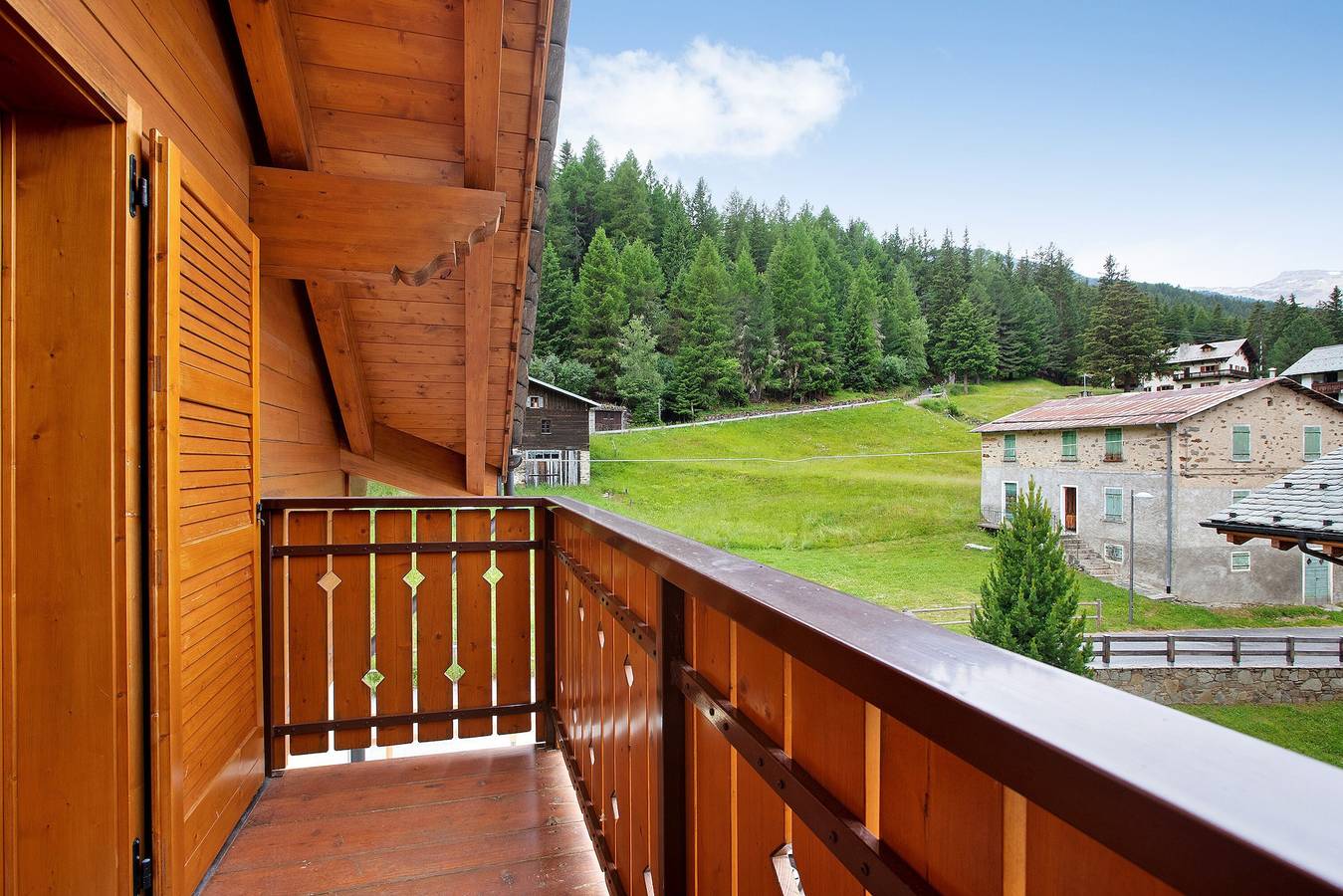 Entire apartment, Apartment 'Casa Michela Trilocale Mansardato' with Mountain View, Shared Terrace and Wi-Fi in Santa Caterina Valfurva, Valfurva