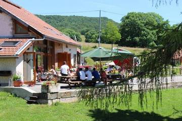 Maison De Vacances pour 27 Personnes dans Haut-Valromey, Jura Francais, Photo 4