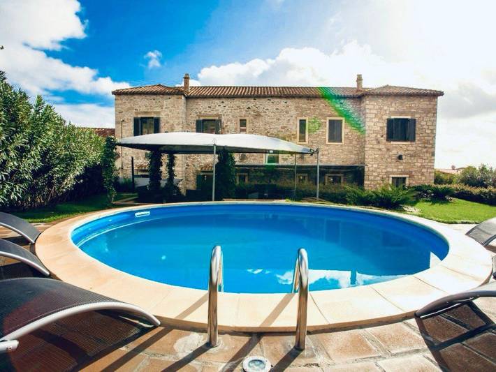 Casa vacanza per 10 persone, con balcone e giardino a Gèsturi