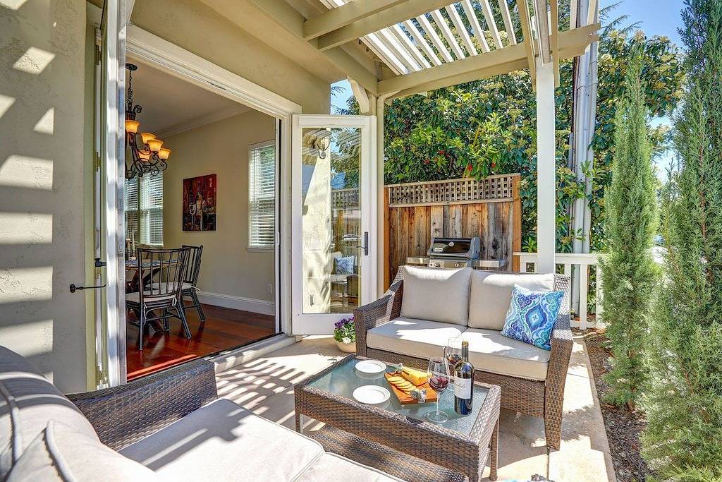 Spaziergang zu den Restaurants, Weinkellereien und Mehr in Napa Valley