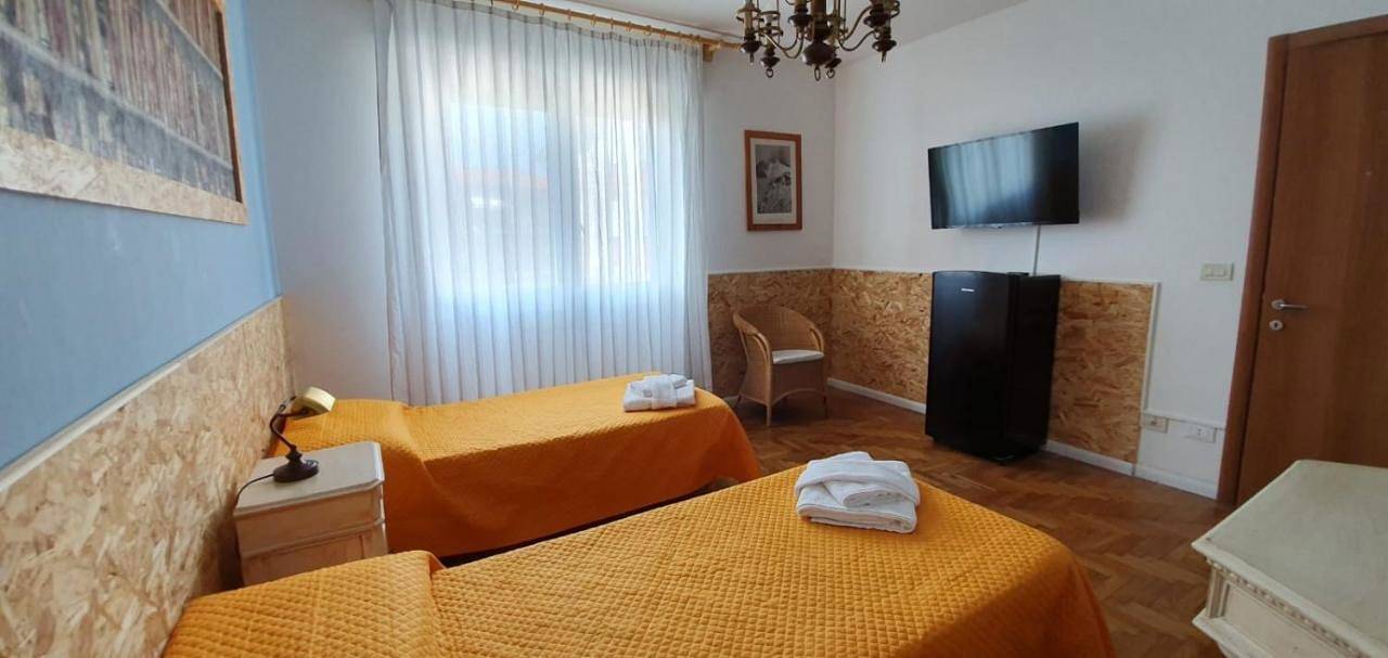 Economy Twin Room with Shared Bathroom in Treviso, Treviso (província)
