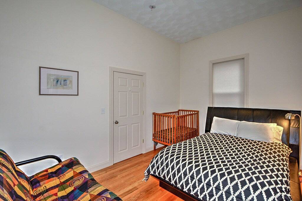 Ganze Wohnung, Boston's Jamaica Plain 2-Bett mit klima, Parkplatz, Wäscherei und Wifi in Roxbury, Boston