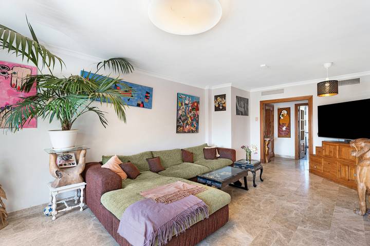 Entire apartment, ‘Graciosa’ Holiday Apartment with Sea Views, Private Terrace & Wi-Fi in Los Cristianos, Arona