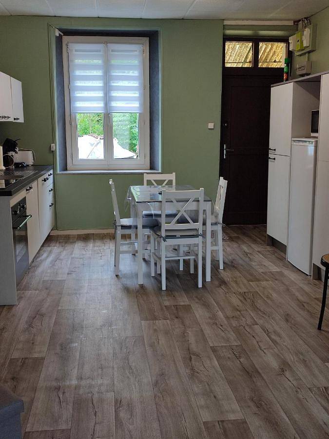 Location de vacances pour 4 personnes, avec Terrasse ainsi que Jardin et Vue à Fromelennes