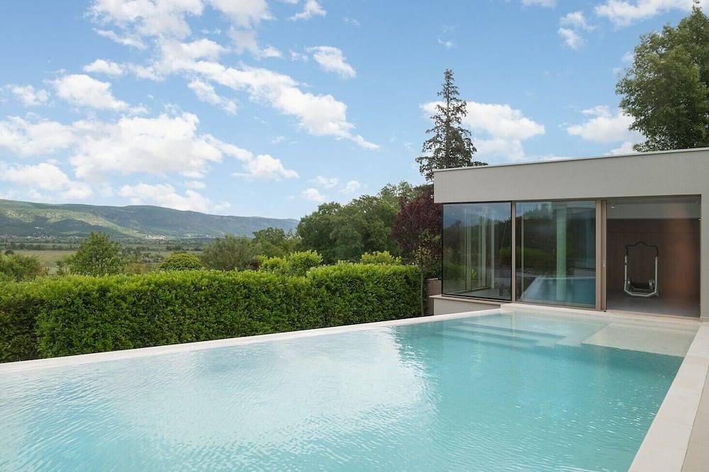 Luxusvilla Red mit beheiztem Pool, Sauna, Tennisplatz, Minigolf, stilvoll, familienfreundlich, Panoramablick in Imotski, Makarska Riviera