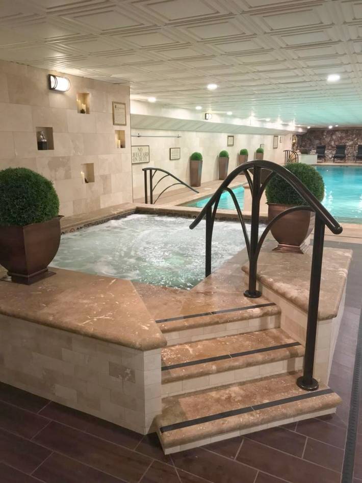 Hôtel pour 4 personnes, avec terrasse et piscine ainsi que vue et sauna