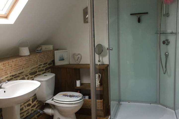 Gîte pour 2 personnes, avec terrasse ainsi que piscine et jardin à Savigny-le-Vieux - 4