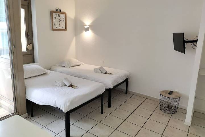 Ganze Wohnung, Studio-201-Ensuite mit Bad-Stadtblick in Juan-les-Pins, Antibes