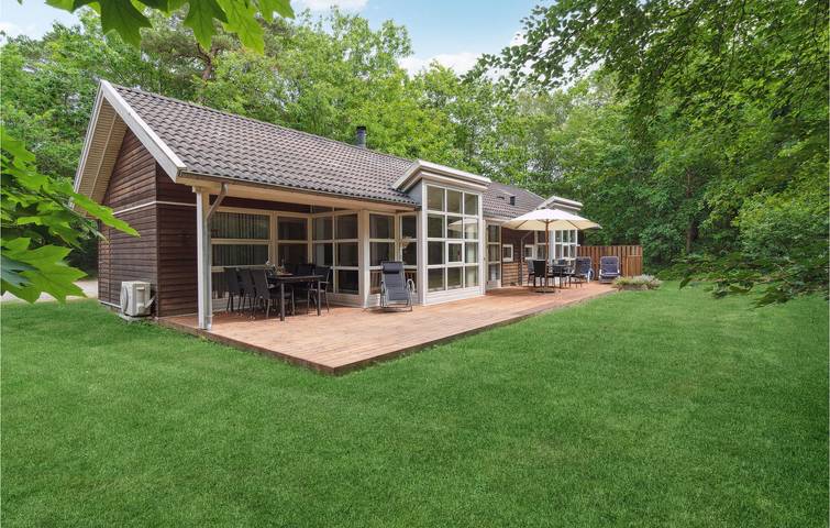 Ferieudlejning for 6 personer, med Jacuzzi og Terrasse samt Sauna i Hasle
