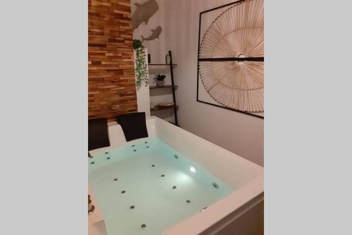 Maison de vacances pour 2 personnes, avec Jacuzzi ainsi que Terrasse et Jardin à Mennecy