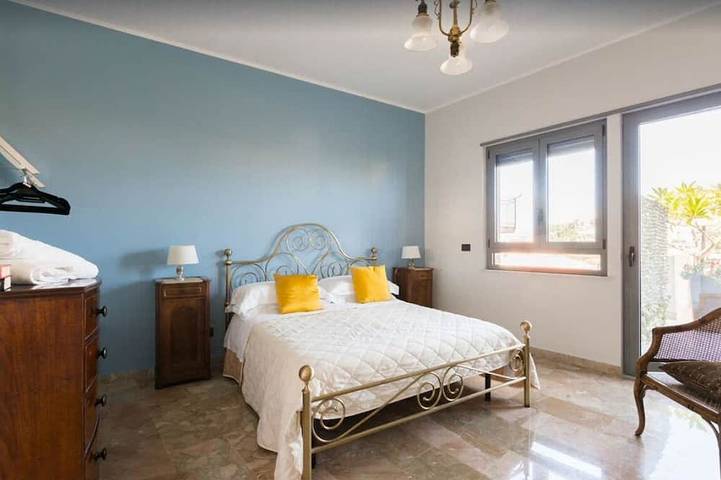 Gîte pour 8 personnes, avec terrasse à Milazzo - 3