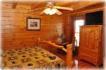 Log Cabin for 12 People in Pigeon Forge, Sevier County, Photo 1