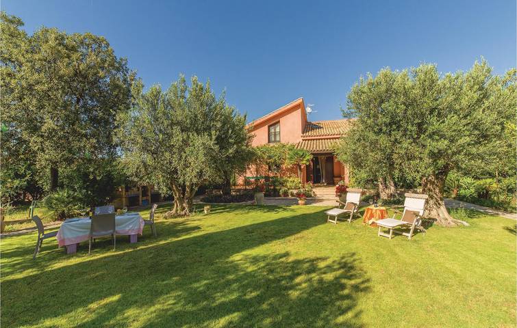 Ritiro con vista sul mare: 120 m², aria condizionata, pozzo del fuoco e terrazza. Vicino alla città e alla costa. in Contrada Fiori, Menfi