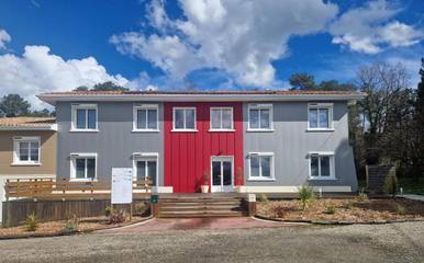 Chambre d’hôte pour 4 personnes, avec terrasse et piscine ainsi que vue et jardin à Coimères