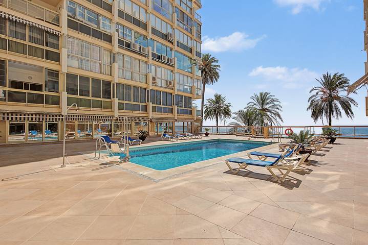 Entire apartment, Unique beachfront apartment with spectacular sea views, pool, Wi-Fi, and terrace in Marbella Centre, Marbella