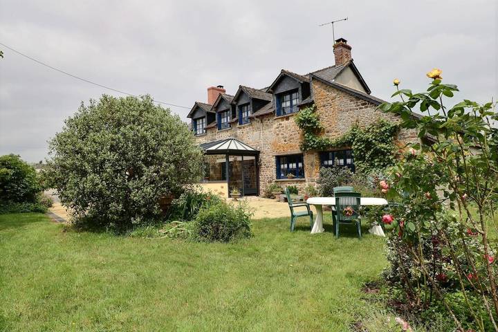 Gîte pour 6 personnes, avec jardin à La Chapelle-Chaussée - 2