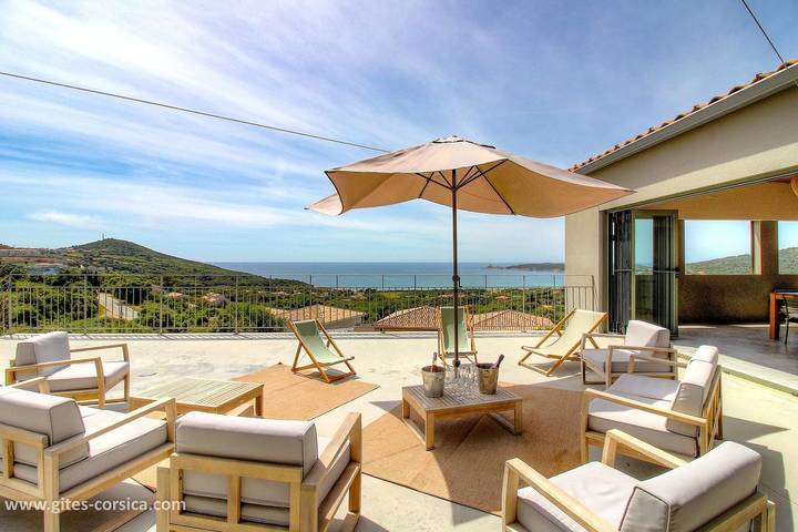 Gîte pour 8 personnes, avec Terrasse et Piscine