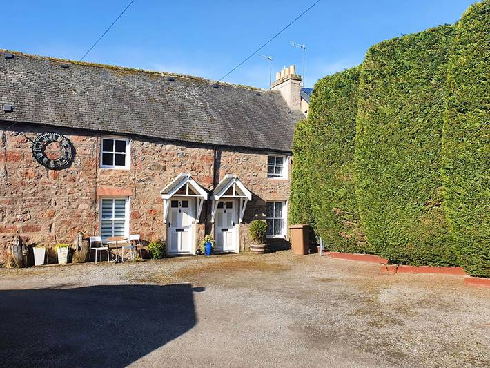Log cabin for 2 people, with garden in Inverness