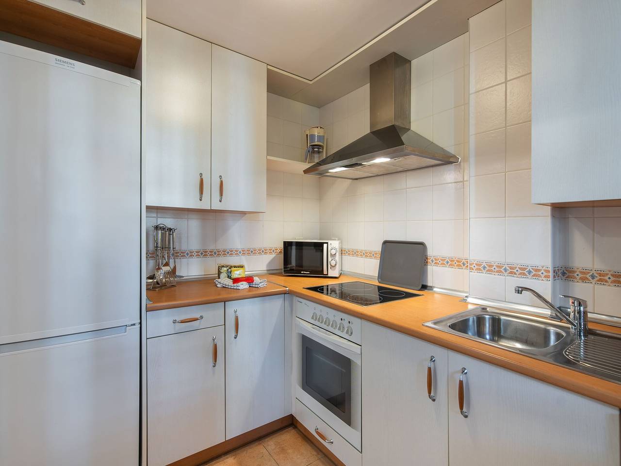 Apartamento inteiro, Apartamento de férias para 5 pessoas com jardim in Urbanizacion Costa Esuri, Ayamonte